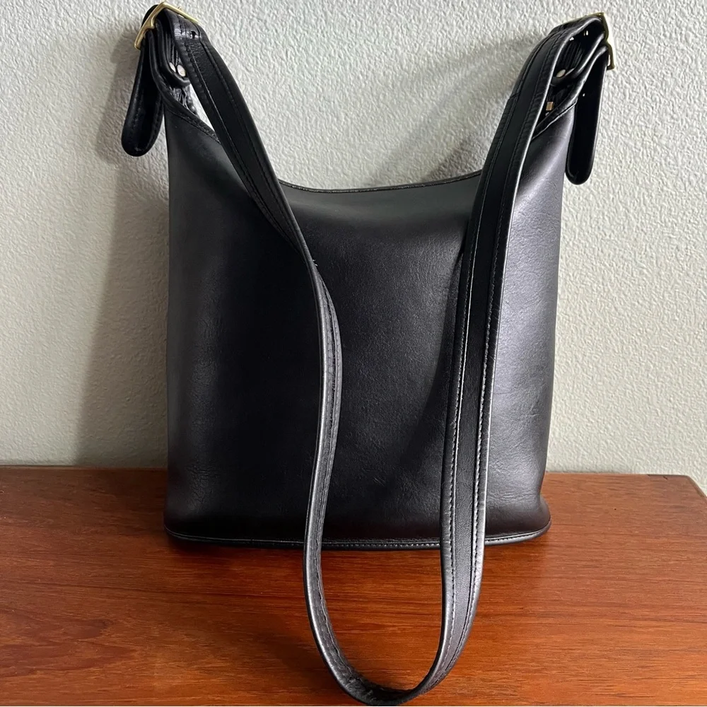 PROJECT: READ before purchasing - Vintage Coach Black Shoulder Sac Style 9730 - Picture 3 of 15